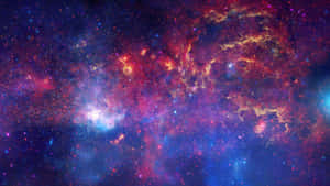 深空中帶有發光雲層和星星的彩色星雲。 — 紫色 壁紙
