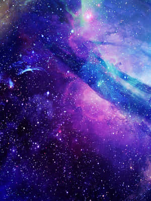 在深空中閃爍星星的充滿活力的紫色、藍色和藍綠色星雲。 — 3:4 壁紙