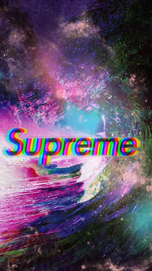 在旋轉的宇宙星雲背景上，帶有彩虹故障效果的 Supreme 標誌。 — 魔獸世界經典版 壁紙