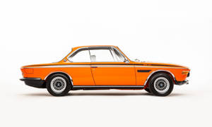 橙色BMW 3.0 CSL經典跑車工作室側面輪廓 — Mercedes Benz C300 壁紙