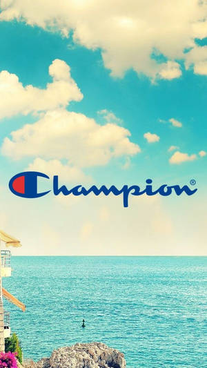 海岸海灘，碧綠海水與天空，帶有Champion標誌。 — 冠軍標誌 壁紙