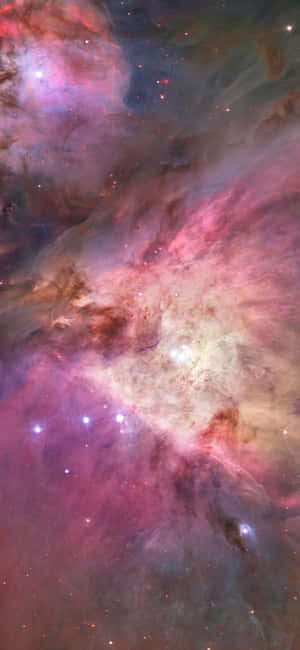 色彩繽紛的星雲，帶有發光的星星和旋轉的宇宙雲層。 — Galaxy S24 壁紙