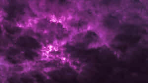 在深空中發光的紫色宇宙雲 — 紫色夜空 壁紙