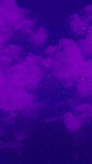 紫色雲彩在閃爍著宇宙能量的星空夜空下漂浮。 — 暗紫色美學 壁紙