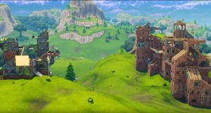 Fortnite 遊戲景觀，藍天下綠色山丘上的木質建築。 — 夏天 壁紙