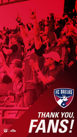 足球迷在紅光下於體育場內歡呼，背景有FC Dallas標誌和感謝訊息。 — 運動 壁紙