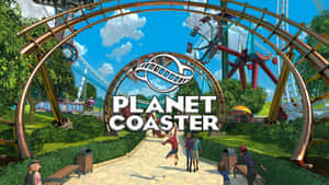 Planet Coaster 遊戲標誌，遊客在陽光明媚的公園裡靠近雲霄飛車。 — 雲霄飛車 壁紙