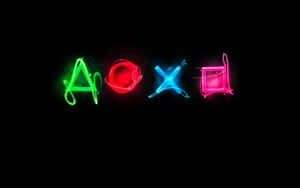 霓虹 PlayStation 符號在黑色背景上發光，帶有閃爍效果。 — 簡約暗黑美學 壁紙