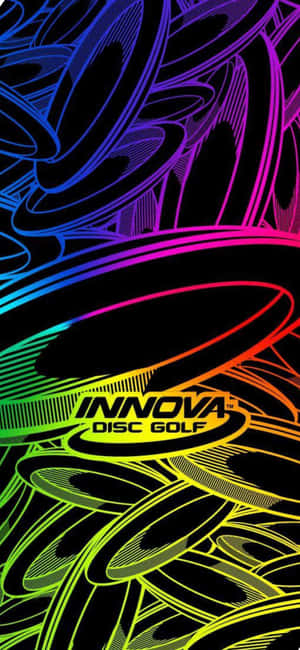 霓虹色飛盤高爾夫飛盤在運動中，帶有 Innova Disc Golf 標誌 — 運動 壁紙