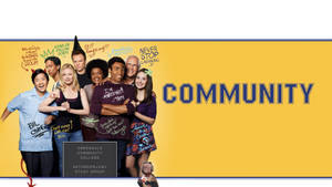 《Community》電視劇演員在黃色背景上與角色語錄一起擺姿勢。