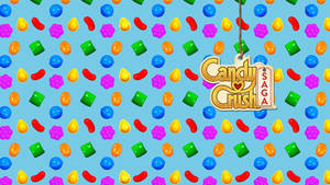 Candy Crush Saga 標誌懸掛在各種色彩繽紛的糖果之間，背景為淺藍色。 — 糖果 壁紙