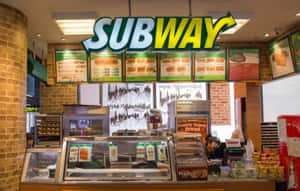 Subway三明治店內部，設有菜單板及新鮮烘焙食品陳列櫃。 — 地鐵 壁紙