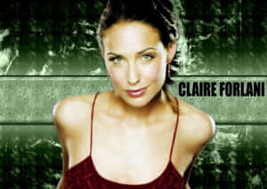 克萊爾·福拉尼（Claire Forlani）身穿紅色連衣裙，藍色眼睛，背景為綠色紋理。 — 美麗的公主 壁紙