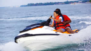 兩人在海面上騎著水上摩托車。 — 海灘 壁紙