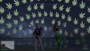 兩位女性在夜晚的海灘上，在發光大麻葉的天空下跳舞。 — 迷幻 壁紙