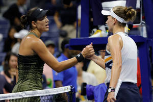 兩位女網球選手賽後握手。 — 網球 壁紙