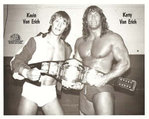兩位名叫 Kevin 和 Kerry Von Erich 的摔角手持冠軍腰帶。 — 恩瓦 壁紙