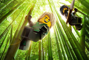兩個 LEGO 旋風忍者角色在沐浴陽光的竹林中盪漾。 — 樂高旋風忍者 壁紙