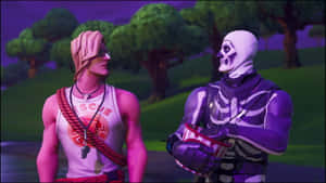兩個Fortnite角色，一個粉紅色頭髮的救援者和一個紫色骷髏，在暮色森林中對峙。 — 紫色的人 壁紙