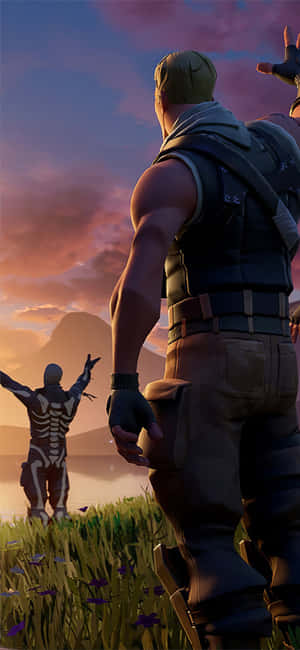 兩個Fortnite角色在日落時分的草地上，面向山脈。 — Galaxy A36 壁紙