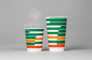 兩個7-Eleven咖啡杯，其中一個冒著蒸氣。 — 7-ELEVEN 壁紙