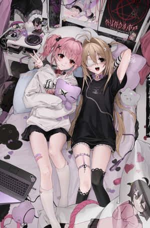 兩個動漫女孩在一個凌亂的紫色房間床上放鬆，有遊戲裝備。 — 可愛動漫頭貼 GIF 壁紙