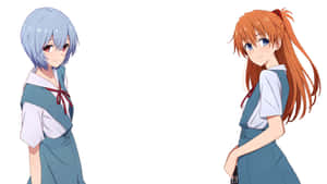兩個穿著藍色校服的動漫女學生，一個藍色頭髮，一個橙色頭髮，相對而立。 — 三島一八 壁紙