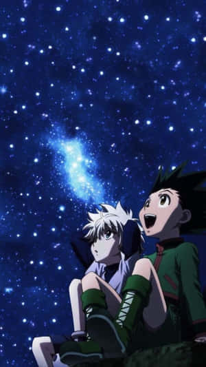 兩個動漫小孩仰望充滿閃爍星星的星空夜空。 — 小傑 壁紙