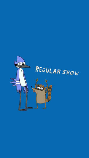 兩個來自 Regular Show 的動畫角色在藍色背景上。