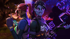 兩個帶有發光紫色點綴和未來裝備的Fortnite角色在霓虹燈照亮的數位森林中。 — 要塞英雄 大逃殺 壁紙