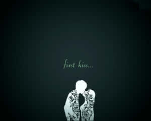 兩個剪影人物擁抱，帶有花卉刺青，背景是深藍綠色，發光文字 first kiss... — 藝術 壁紙
