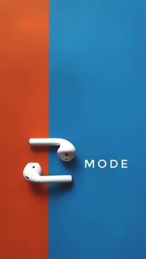 白色無線耳機在橙色和藍色背景上，帶有文字MODE — AirPods 壁紙