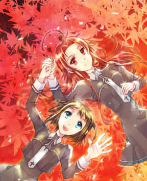 兩個穿著校服的動漫女孩被飄落的紅色楓葉包圍。 — Apple Watch Ultra 壁紙