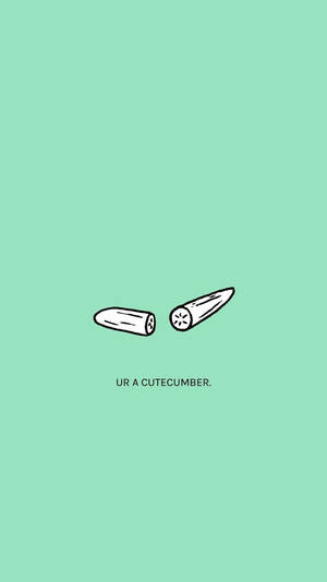兩個卡通小黃瓜半邊，帶有星形種子，背景薄荷綠色，文字寫著 'UR A CUTECUMBER'。 — 淺綠色系 壁紙