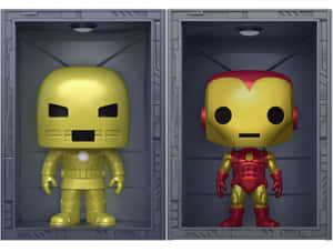 展示櫃中的兩個鋼鐵人Funko Pop人偶，一個金色，一個紅色和金色 — 酷炫鋼鐵人 壁紙