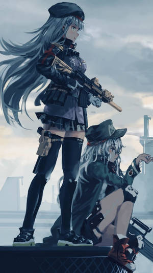 兩名動漫士兵在屋頂上，陰天下手持步槍。 — 少女前線 壁紙