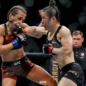 兩名女性MMA拳手在UFC比賽中互毆。 — 運動 壁紙