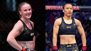 兩名身穿UFC裝備的女性MMA拳手在八角籠內，一人微笑，另一人嚴肅。 — 運動 壁紙