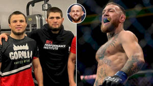 三名男性MMA拳手，一名在健身房擺姿勢，另一名在八角籠中慶祝 — 運動 壁紙