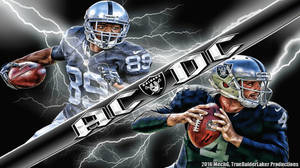 兩名穿著Raiders球衣的足球運動員在戲劇性的閃電風暴場景中。 — NFL 美式足球 壁紙