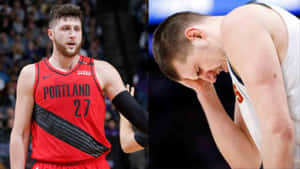 兩名籃球運動員，一名身穿紅色球衣站立，另一名身穿白色球衣低頭。 — 運動 壁紙