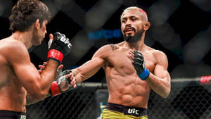 兩名MMA拳手在UFC八角籠內準備戰鬥。 — 運動 壁紙