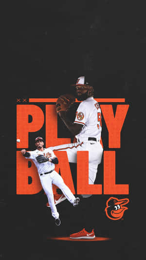 兩名棒球選手在半空中，位於「PLAY BALL」文字和球隊標誌後方。 — 低調 壁紙