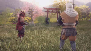 兩名武士戰士站在草地上，在櫻花下的鳥居附近面對面。 — 全軍破敵 戰錘 壁紙