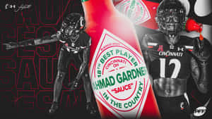 足球運動員站在一個巨大的番茄醬瓶兩側，瓶上標有「Ahmad Gardner Sauce」，並帶有醒目的紅白圖案。 — 運動 壁紙