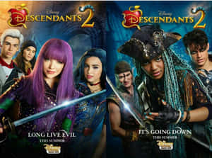 《Descendants 2》電影海報，展示穿著奇幻服裝的角色和劍。 — 迪士尼反派 壁紙