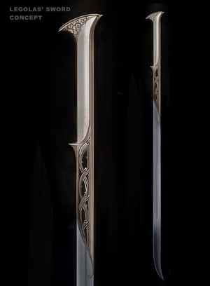 兩把帶有金色劍柄的華麗奇幻劍，黑色背景。