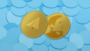 兩枚金幣，帶有 Telegram 標誌和男人側面，藍色圓形背景。 — 金錢 iPhone 壁紙