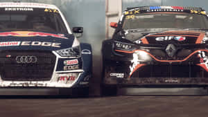 兩輛拉力賽車在泥濘賽道上並排漂移。 — 電玩遊戲 GIF 壁紙