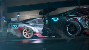 兩輛未來主義賽車，配備發光藍色車頭燈，停放在潮濕的城市車庫中。 — 昴 壁紙